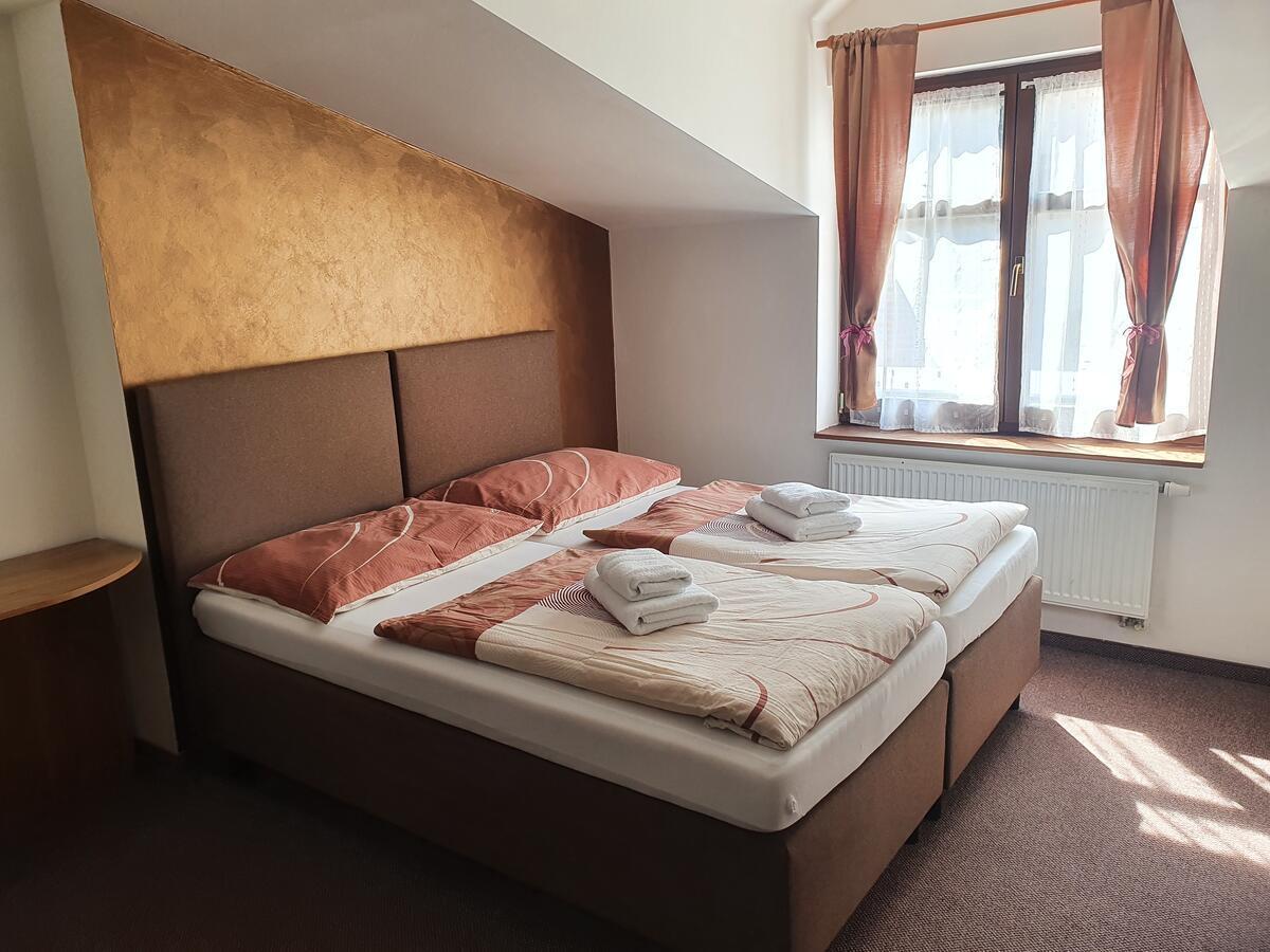 Bily Beranek 3*
